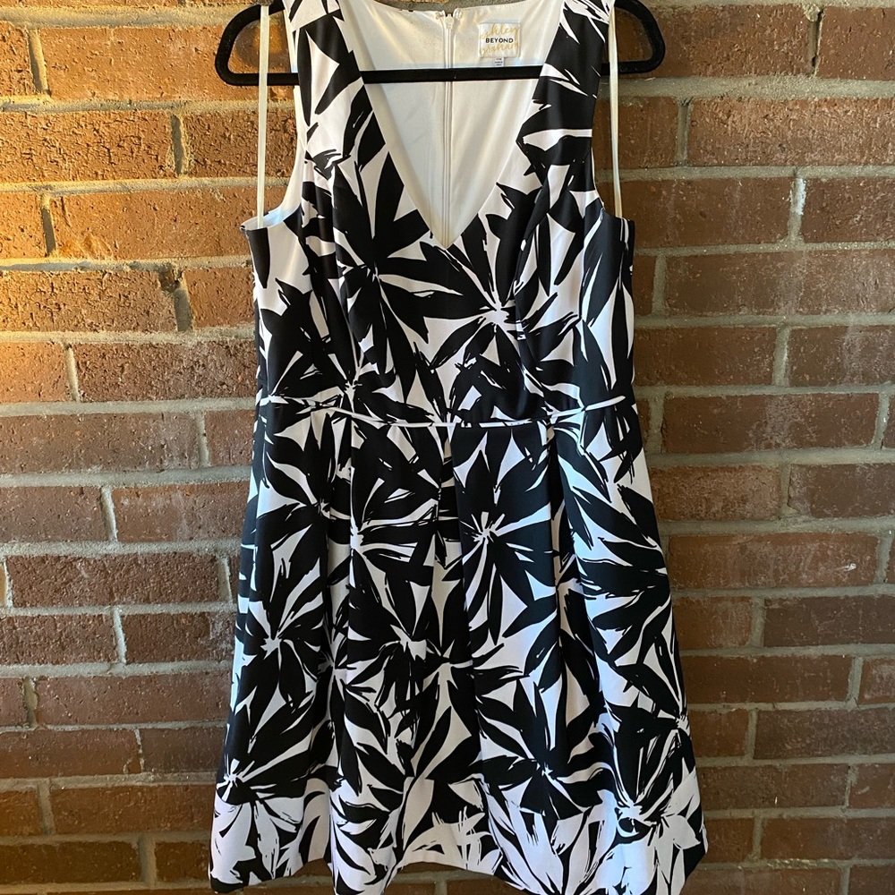 Ashley Graham cocktail dress. EUC. Size 14w